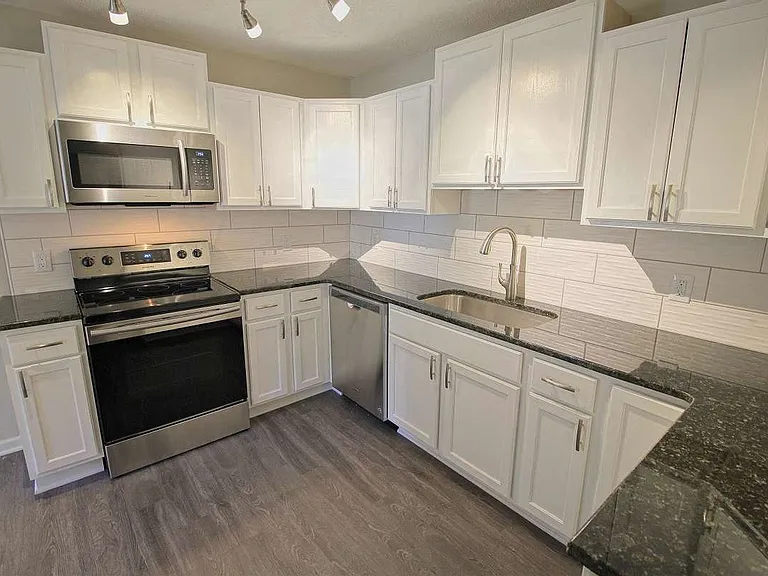 Viceroy Apartments — Photo 1