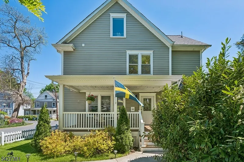 Building Photo - 62 Ashwood Ave