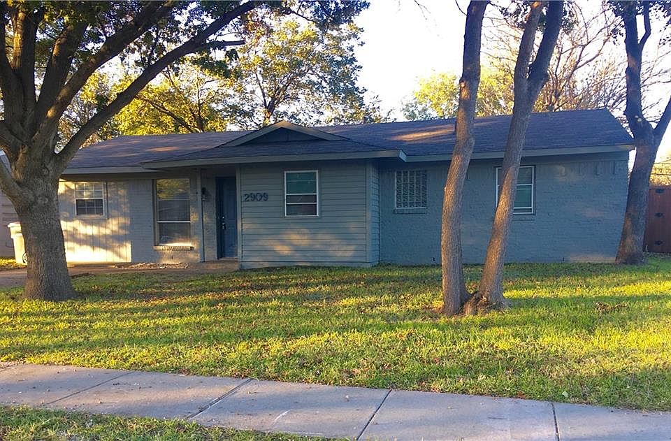 1st image of 2909 E 15th St