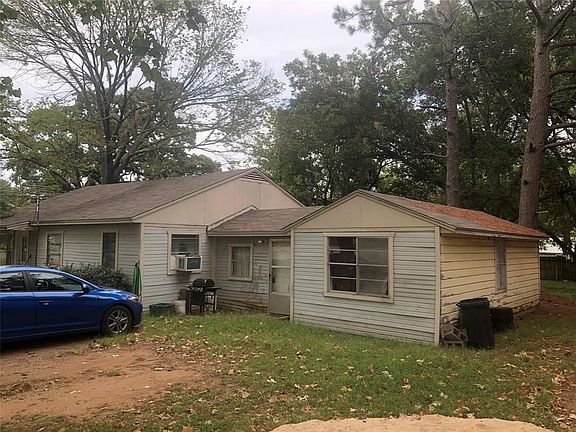 3rd image of 215 Dewitt Ave