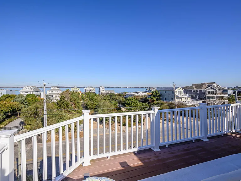 863 Dune Rd — Photo 18