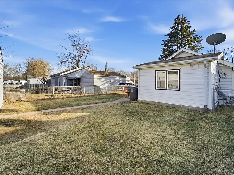2644 Chicago Ave — Photo 4