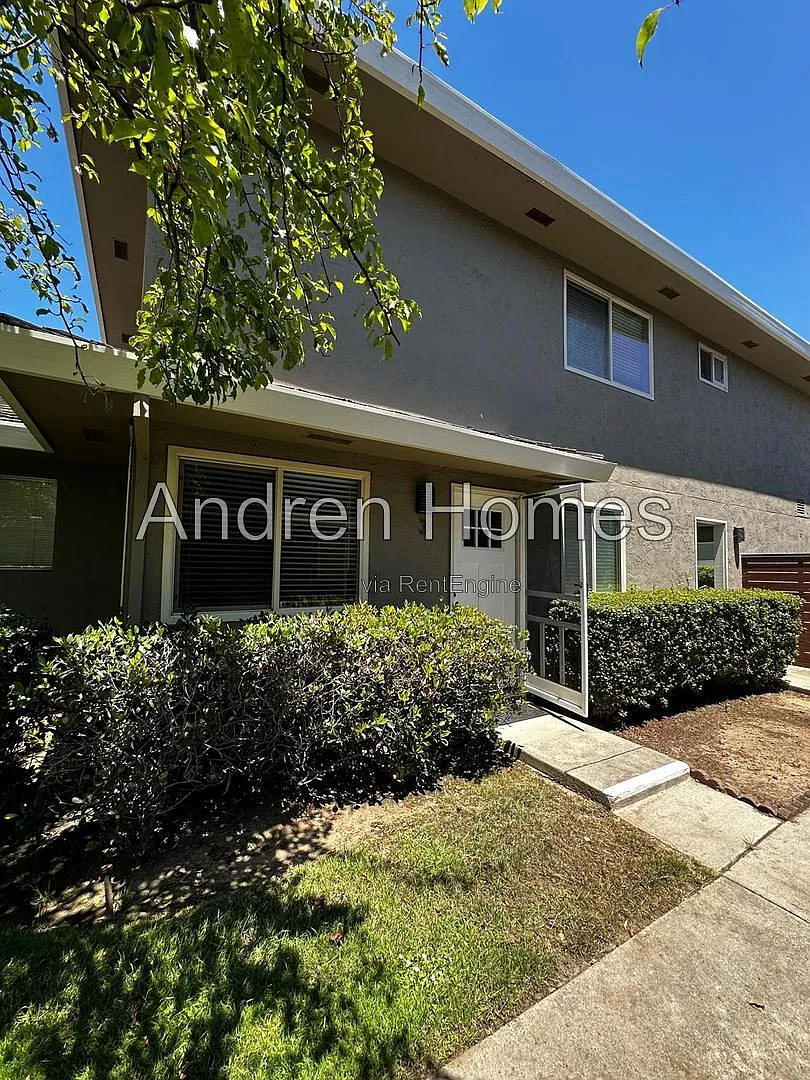 2 bed, 1.0 bath, 890 sqft, $2,975 — Photo 1