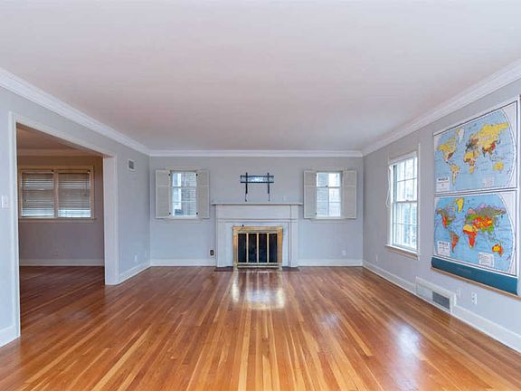 4th image of 2115 Oxford St