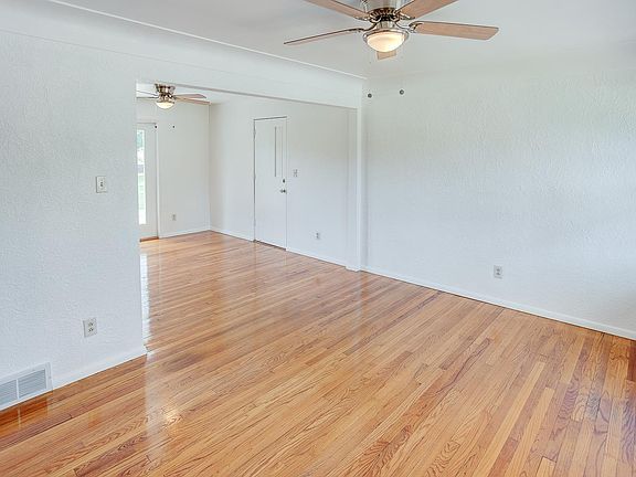 3rd image of 108 Dorchester Dr