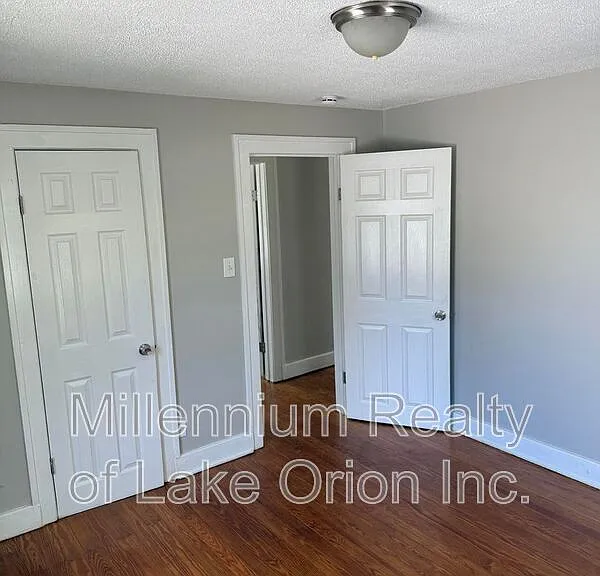 57 E Beverly Ave — Photo 10