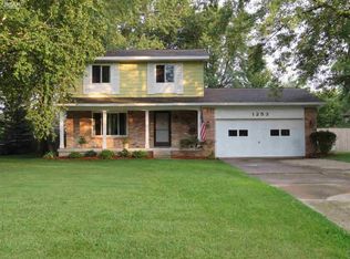 1253 Stonehenge Rd, Flint, MI 48532