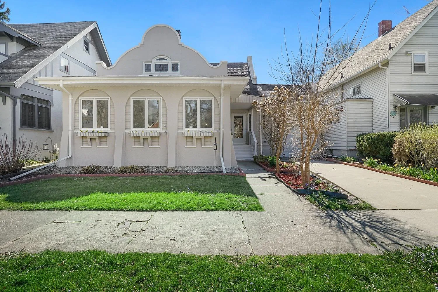 1504 Michigan Ave photo 1