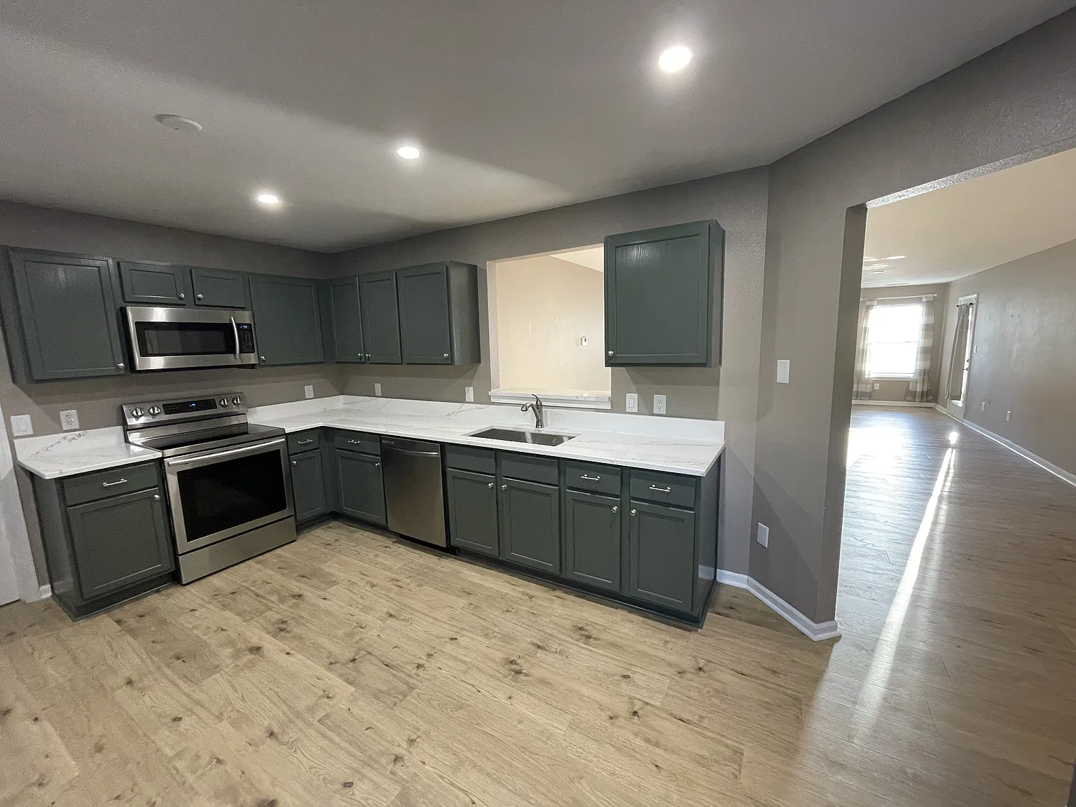 3 bed, 1576 sqft, $1,850 — Photo 4