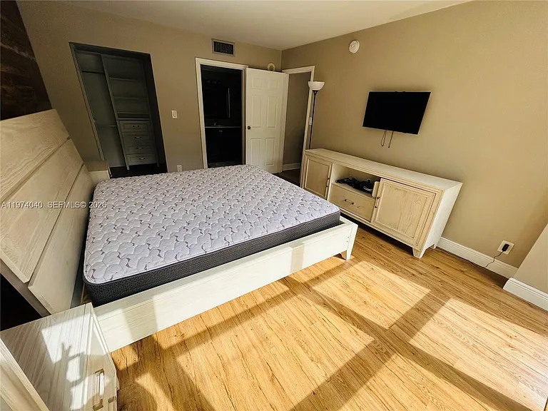 17021 N Bay Rd #219 — Photo 17