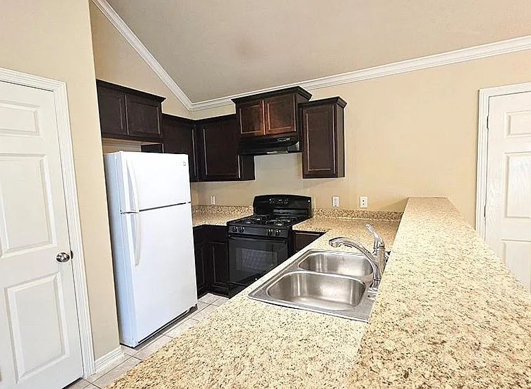 8031 Canyon St — Photo 13