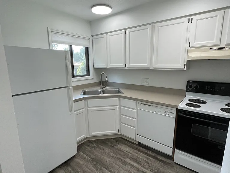 2166 Regency Dr — Photo 1
