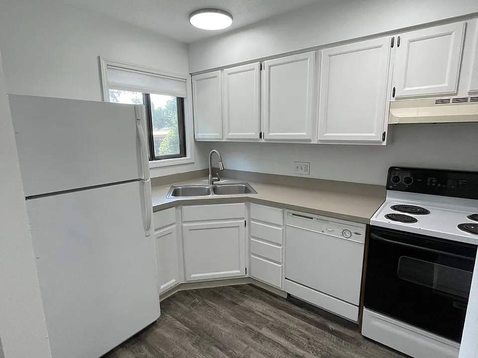2166 Regency Dr