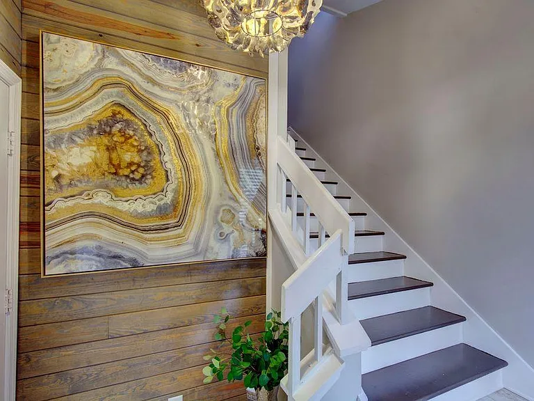 915 Wimbledon Dr — Photo 2