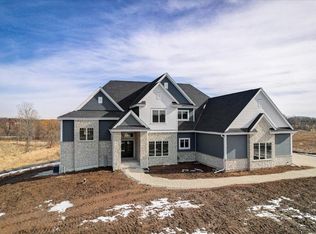 13774 N Pine View Ct, Mequon, WI 53097