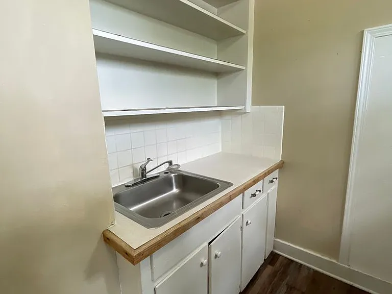 901 Merchant St — Photo 4