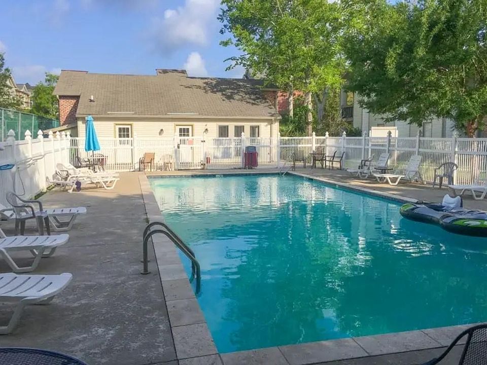 1st image of 312 Parkview Blvd #312