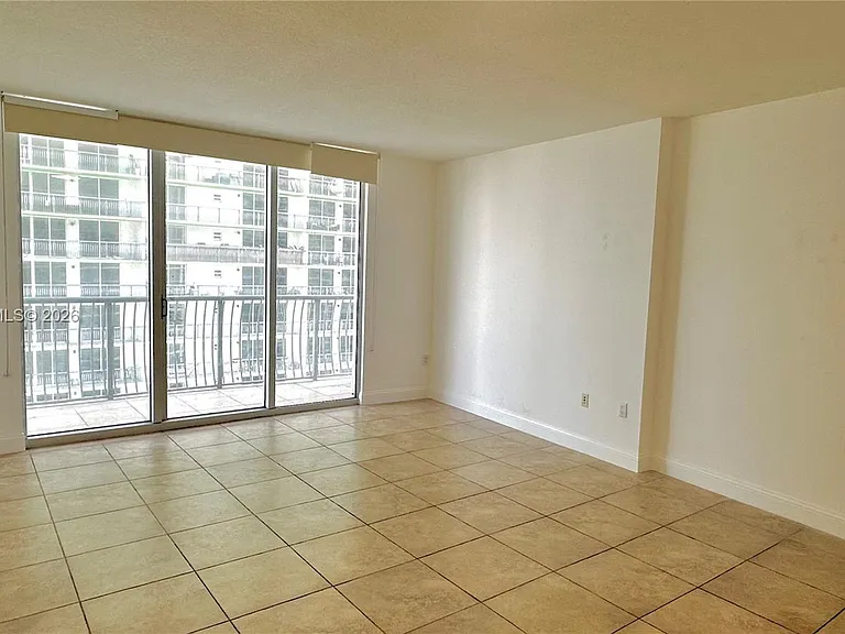 1750 N Bayshore Dr #2607 — Photo 3