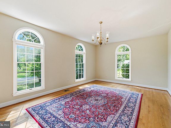 5th image of 2725 Oldewood Dr