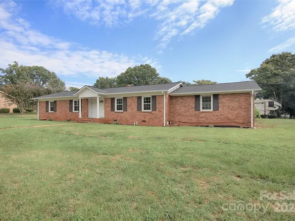 1602 Kenmore Dr, Statesville, NC 28625