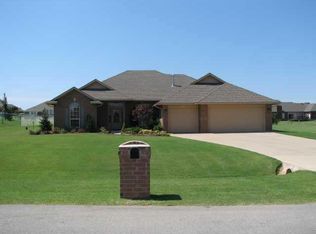 1304 Chipper Ln, Edmond, OK 73013