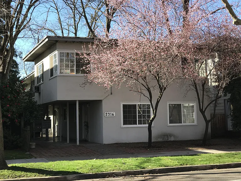 2316 E St #1 — Photo 8