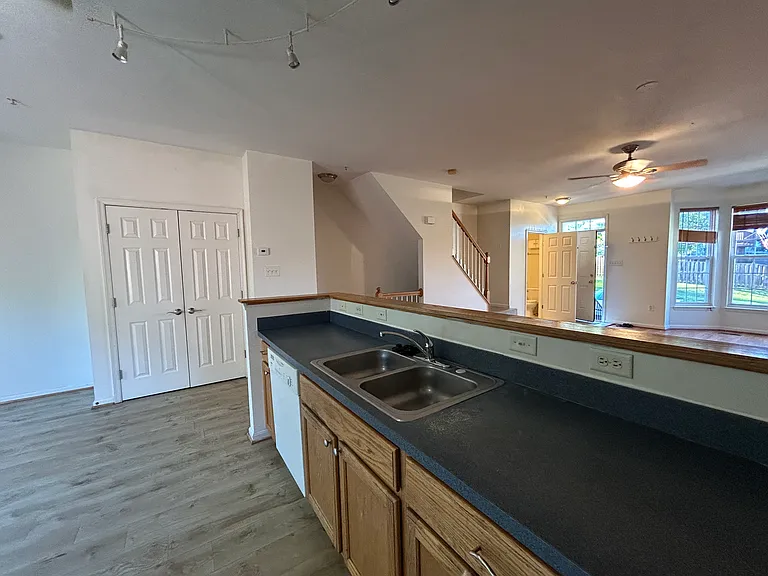 529 Ellison Ct — Photo 7