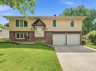 152 S Lancaster Dr, Bolingbrook, IL 60440