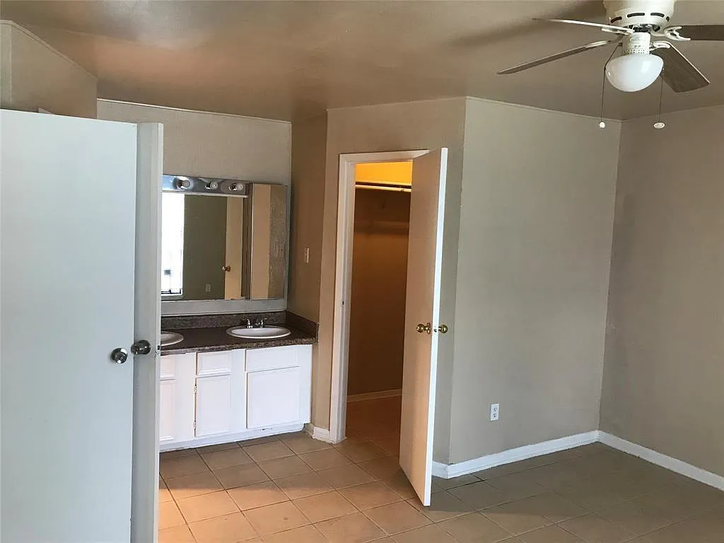 9090 S Braeswood Blvd — Photo 4