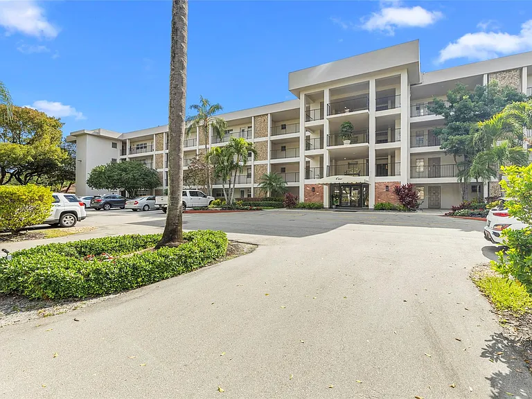 2800 N Palm Aire Dr #310 — Photo 28