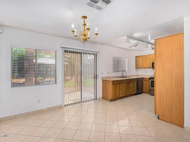 1525 W Burgess Ln — Photo 9