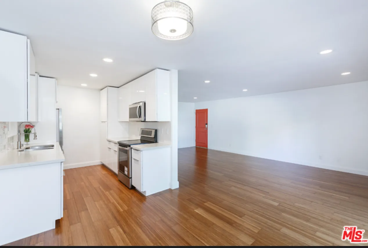 2 bed, 1112 sqft, $3,900 — Photo 4