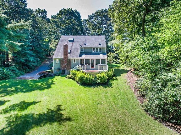 2nd image of 80 Bayberry Ln