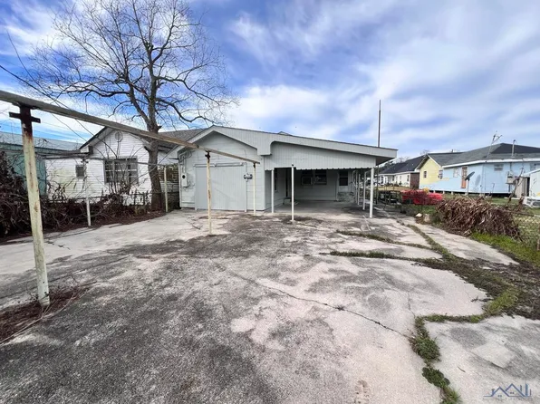 1903 N Bayou Dr, Golden Meadow, LA 70357