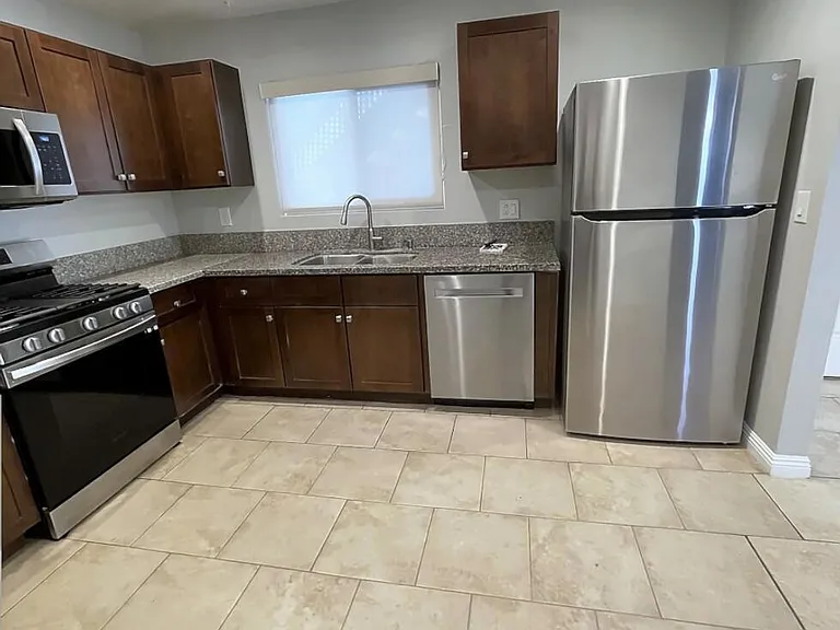 1153 Montauk Ln — Photo 7