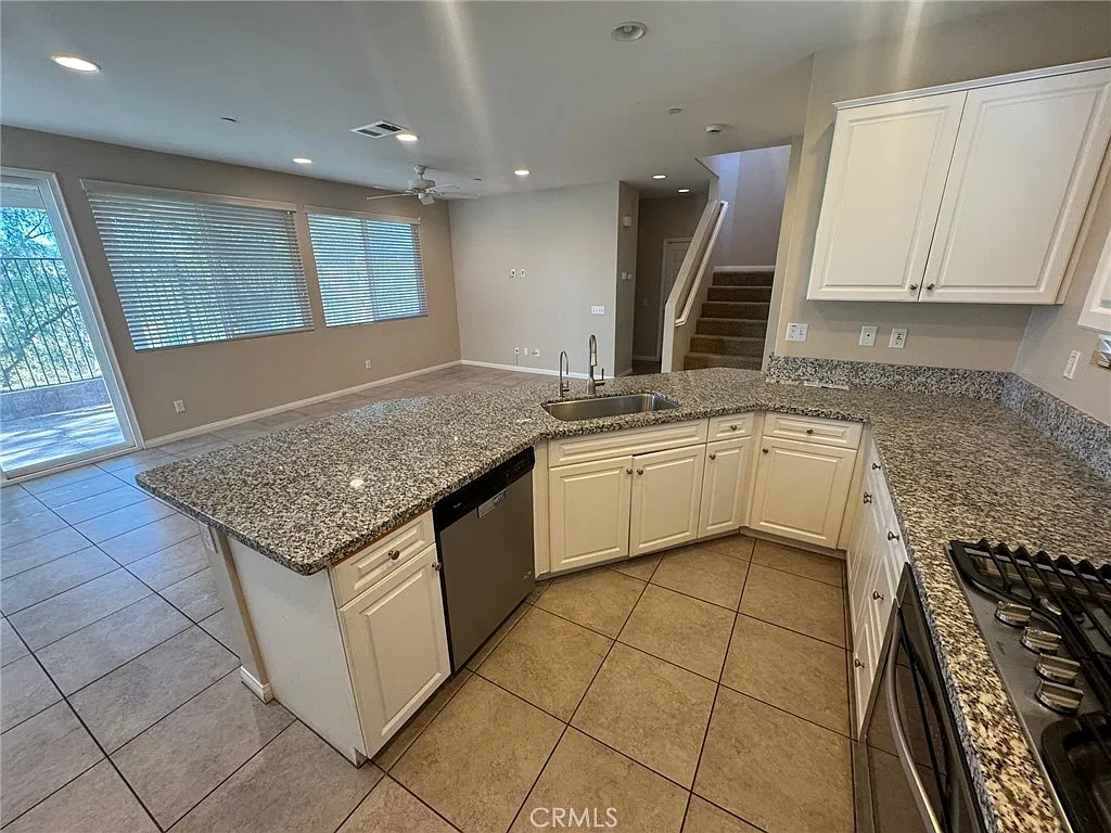 3 bed, 2.5 bath, 1649 sqft, $2,700 — Photo 4