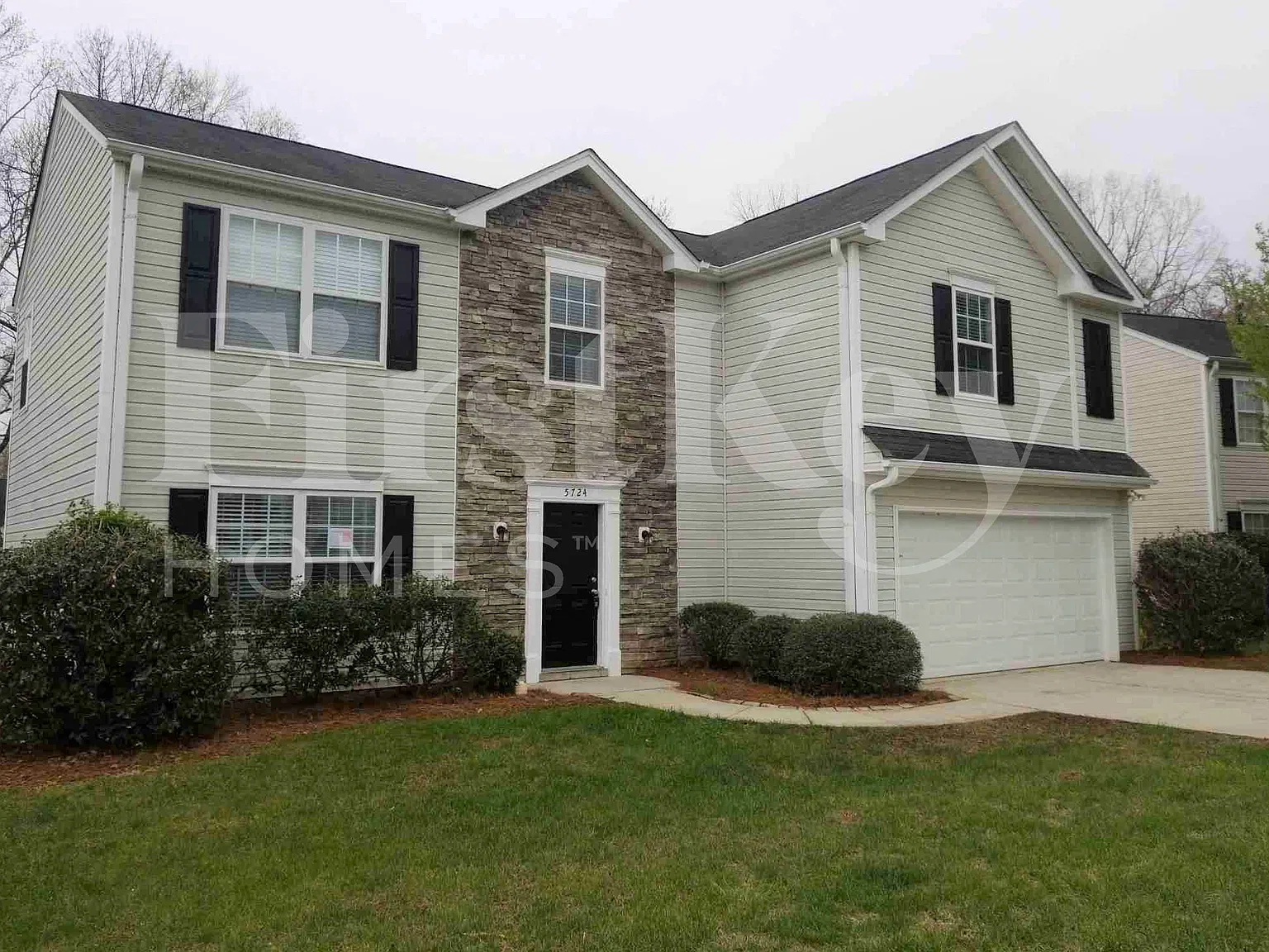 4 bed, 2.5 bath, 2312 sqft, $2,690 — Photo 2