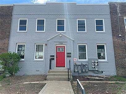 2nd image of 1709 E St NE