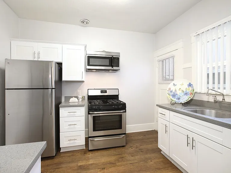 3817 E Livingston Dr — Photo 11
