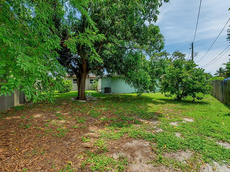 2831 N Seacrest Blvd #B — Photo 14