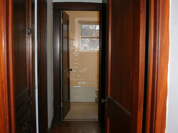 5th image of 4333 Chester Dr #1