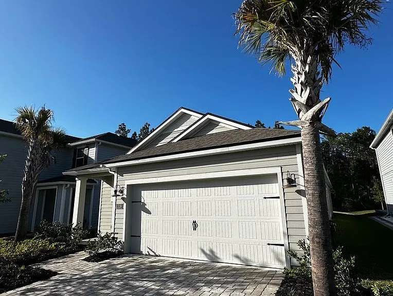 319 Greenway Ln — Photo 2