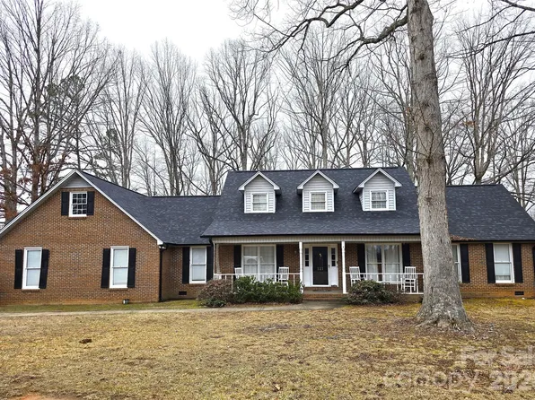 121 Country Creek Dr, Kings Mountain, NC 28086