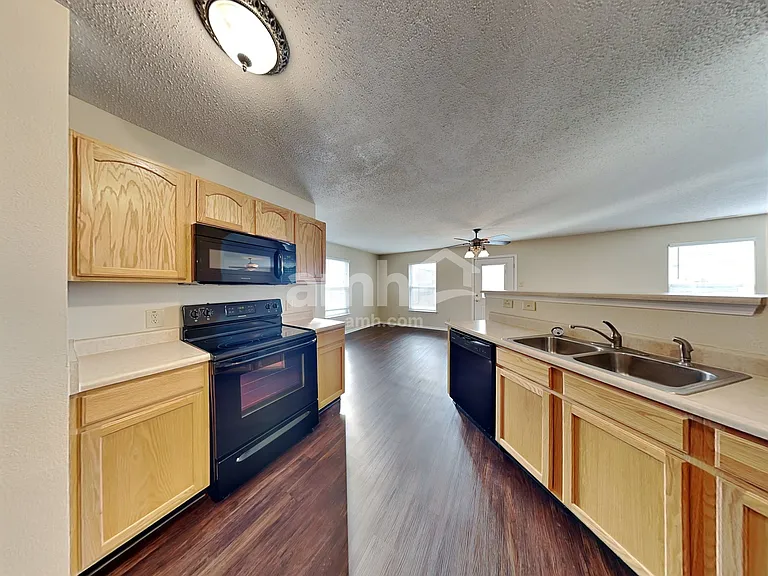1221 Redwood Dr — Photo 4