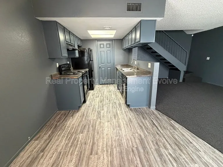 2689 W Ocotillo Rd — Photo 1