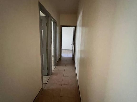 4th image of 1125 30th St #1125F