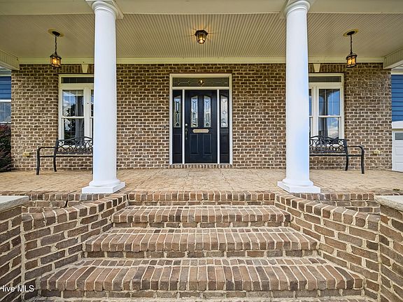 2nd image of 117 Pelican Pointe Drive