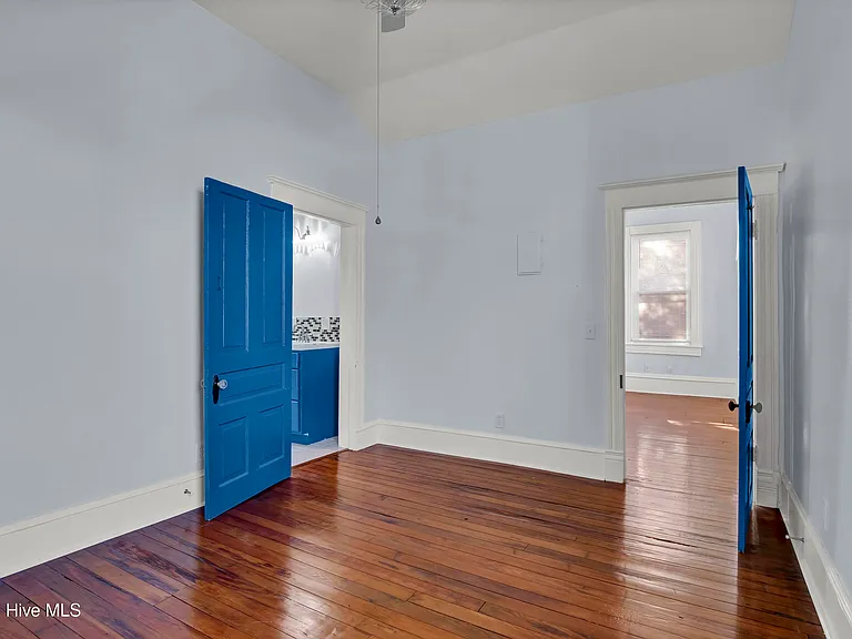 103 N 8th St — Photo 11