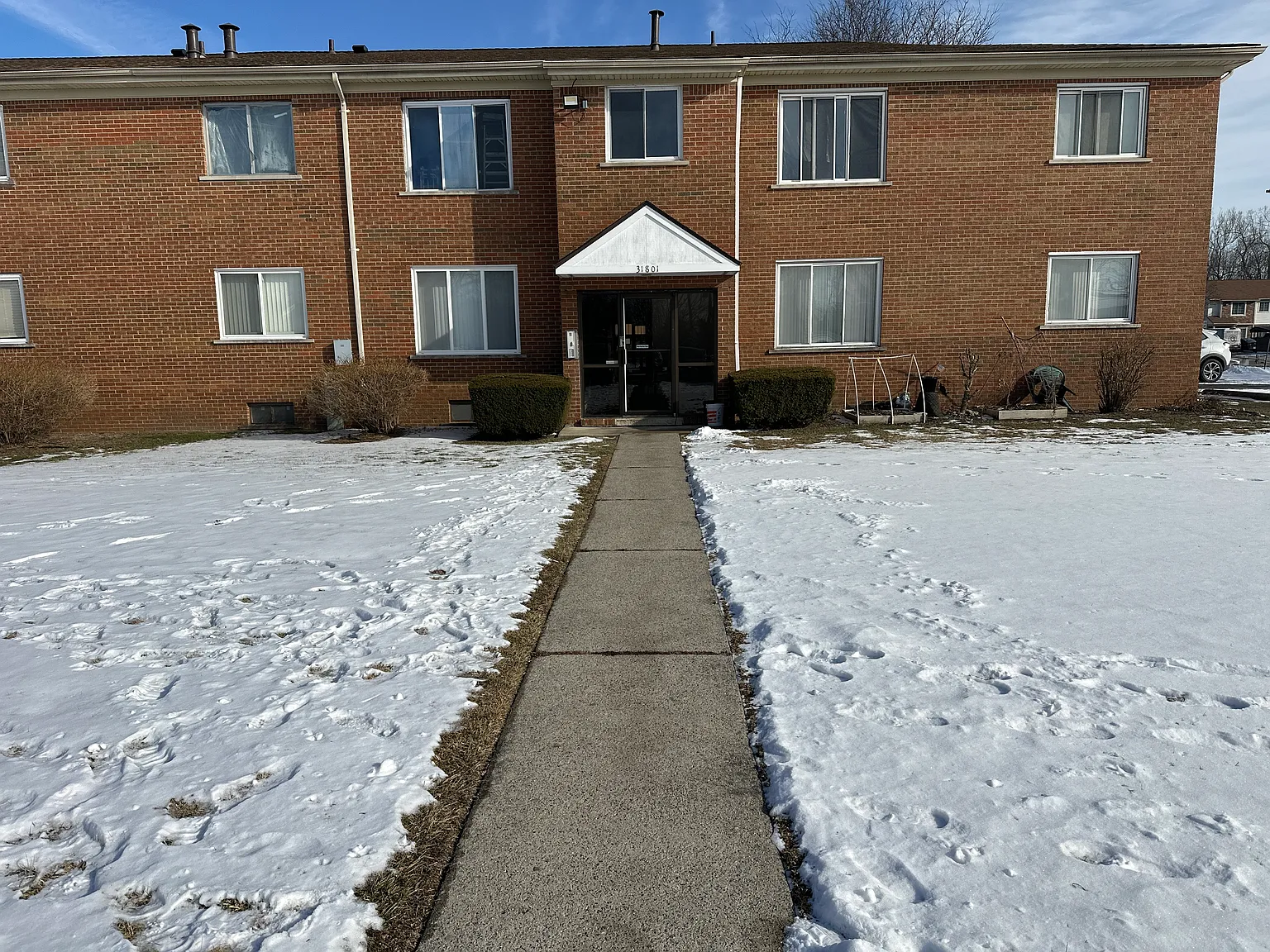 2 bed, 736 sqft, $1,200 — Photo 1