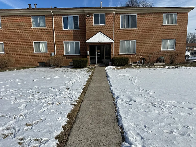 31801 Kelly Rd #32 — Photo 1